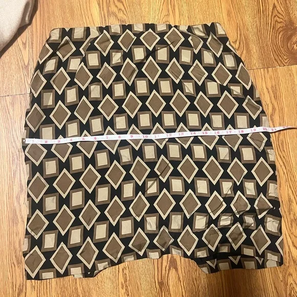 Ann Taylor Women’s Silk Skirt - Picture 5 of 6